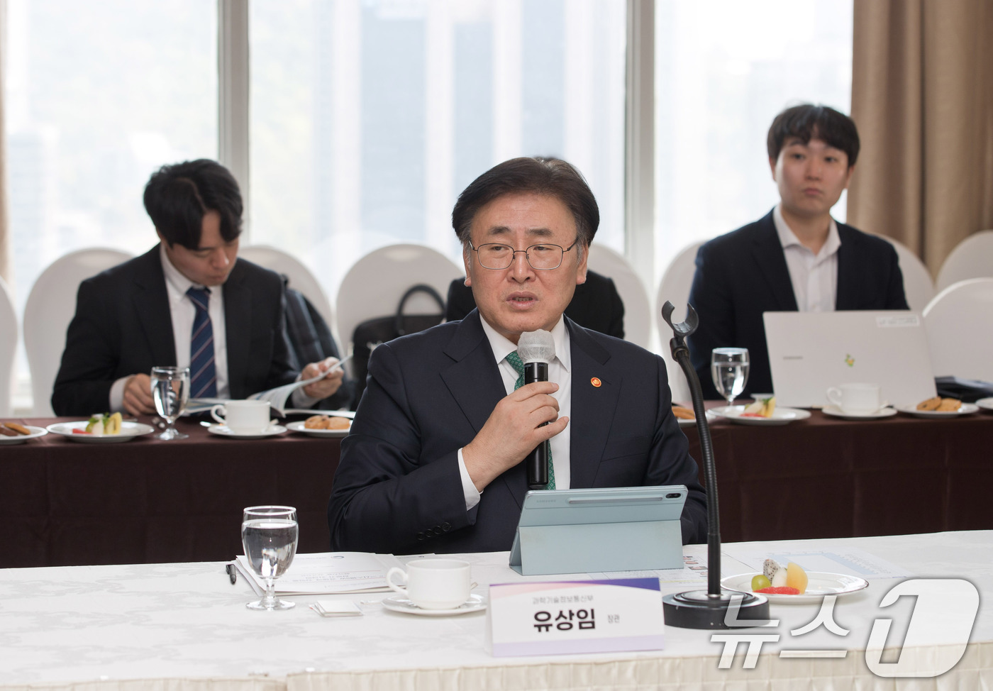 (서울=뉴스1) = 유상임 과학기술정보통신부 장관이 25일 서울 중구 프레지던트 호텔에서 열린 '시스템 SW 경쟁력 강화를 위한 전문가 간담회'에서 인사말을 하고 있다. (과학기술 …