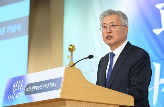 [단독] 文측 "변태적 병합 신청" 반발에…檢, 대법 판례로 재반박