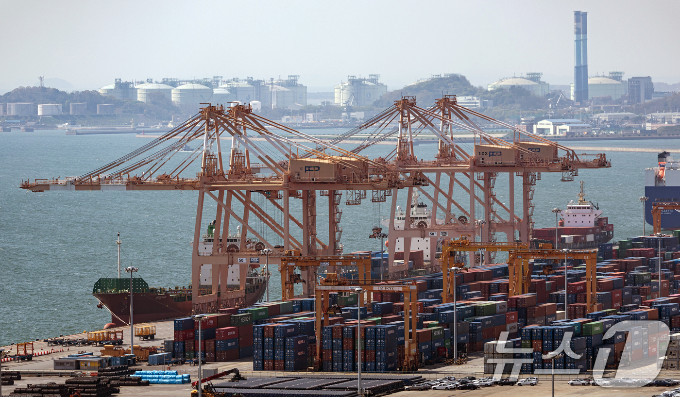 (평택=뉴스1) 이승배 기자 = 도널드 트럼프 미국 행정부의 관세 조치와 관련해 우리 정부가 미국 측과 진행한 첫 '2+2 통상협의'가 24일(현지시간) 워싱턴에서 진행됐다. 미국 …