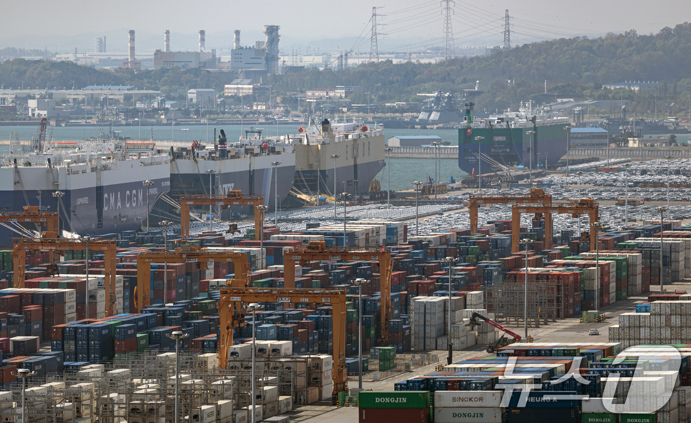 (평택=뉴스1) 이승배 기자 = 도널드 트럼프 미국 행정부의 관세 조치와 관련해 우리 정부가 미국 측과 진행한 첫 '2+2 통상협의'가 24일(현지시간) 워싱턴에서 진행됐다. 미국 …