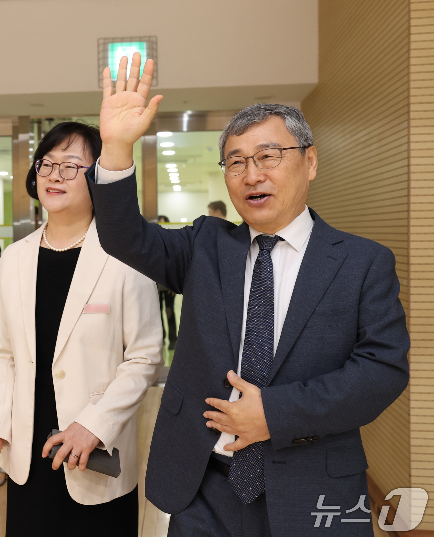 (서울=뉴스1) = 정근식 서울시교육감이 25일 서울특별시의회와 서울 강서구 서진학교를 방문해 학생들을 격려하고 있다. (서울시교육청 제공. 재판매 및 DB 금지) 2025.4.2 …