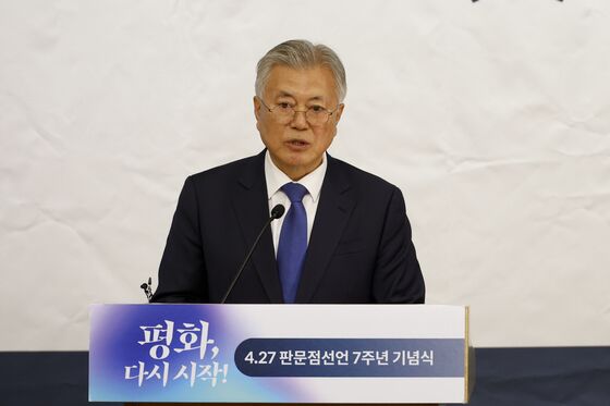 문재인 "부처님 광명 속 혐오·적대 사라지고 평화로 나아가길"