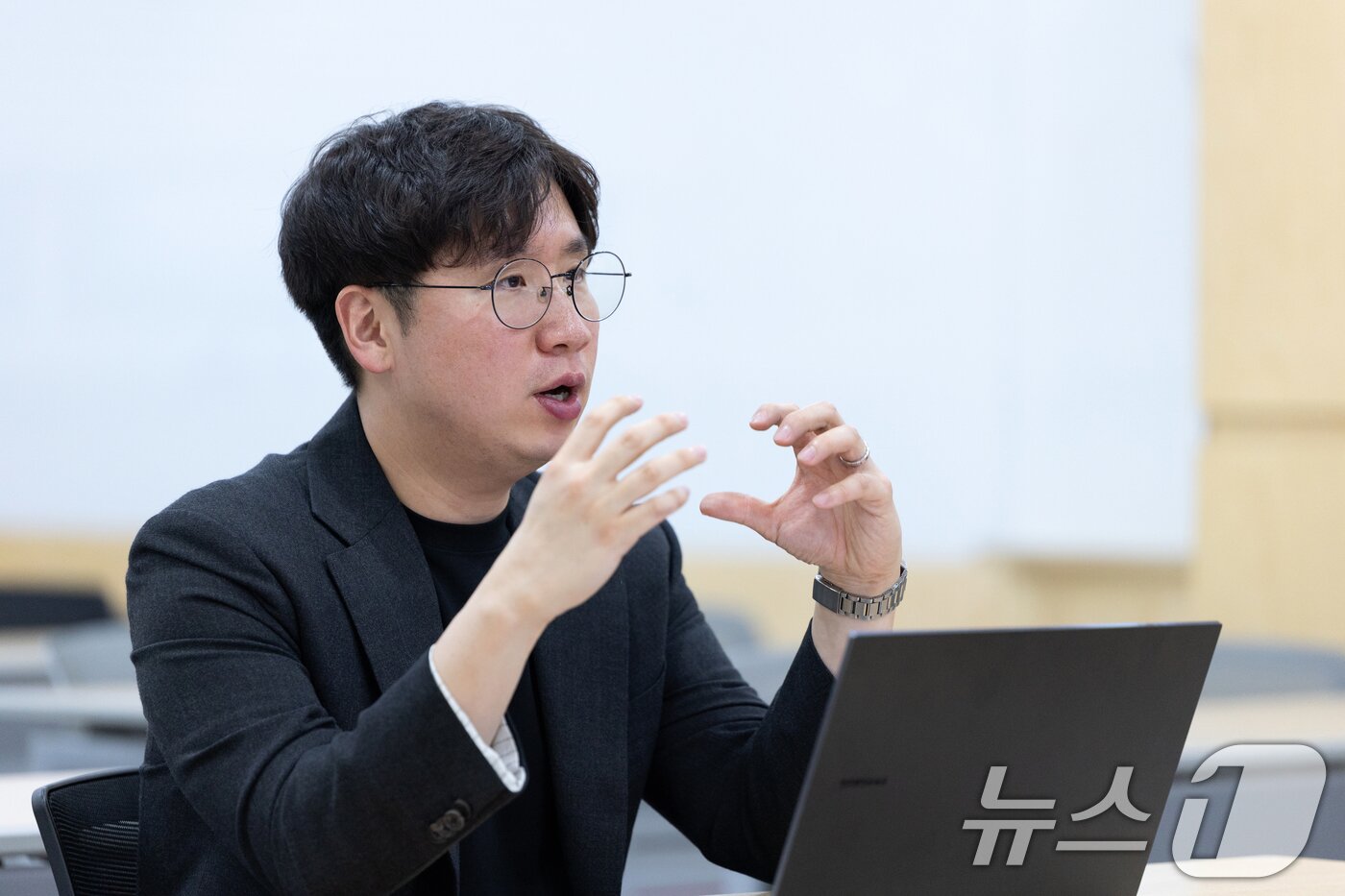 본문 이미지 - 이호영 십시일방 대표가 24일 서울 성동구 한양대학교 한양종합기술연구원에서 뉴스1과 인터뷰하고 있다. ⓒ News1 이승배 기자