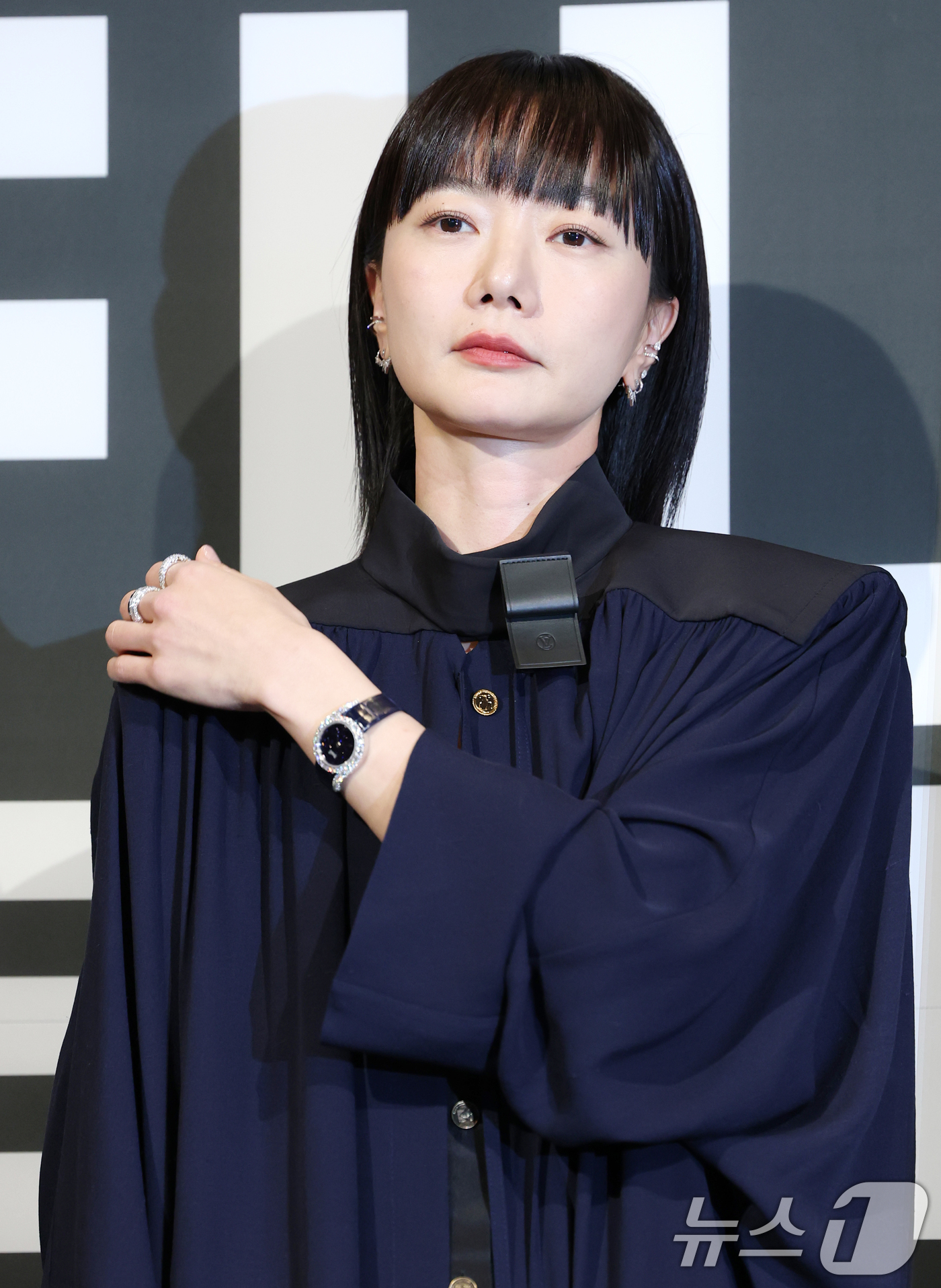 (서울=뉴스1) 권현진 기자 = 배우 배두나가 25일 서울 용산구 CGV 용산아이파크몰에서 열린 ‘제12회 마리끌레르 영화제(MCFF)’ 포토콜 행사에 참석해 포즈를 취하고 있다. …