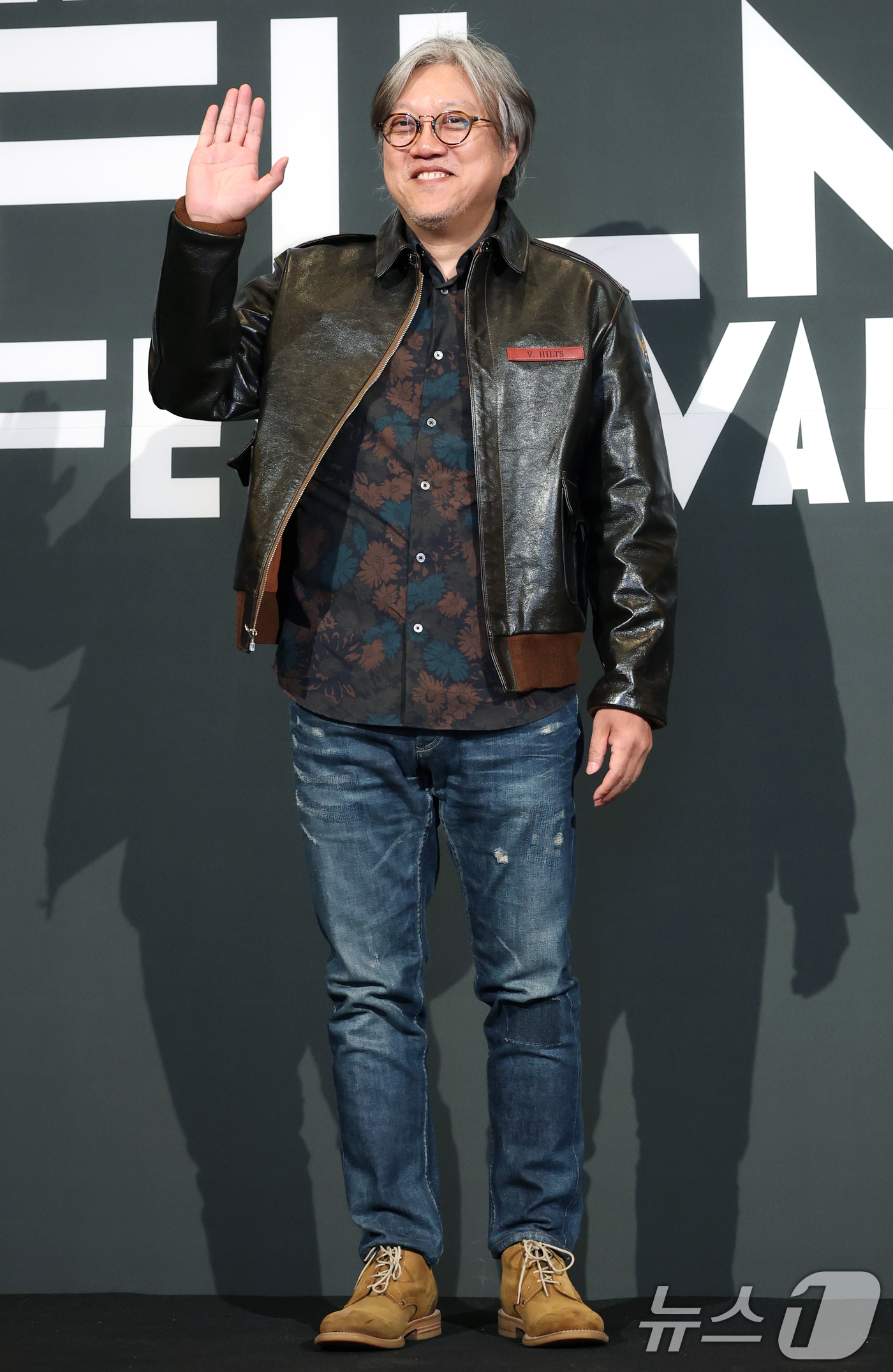 (서울=뉴스1) 권현진 기자 = 최동훈 감독이 25일 서울 용산구 CGV 용산아이파크몰에서 열린 ‘제12회 마리끌레르 영화제(MCFF)’ 포토콜 행사에 참석해 포즈를 취하고 있다. …