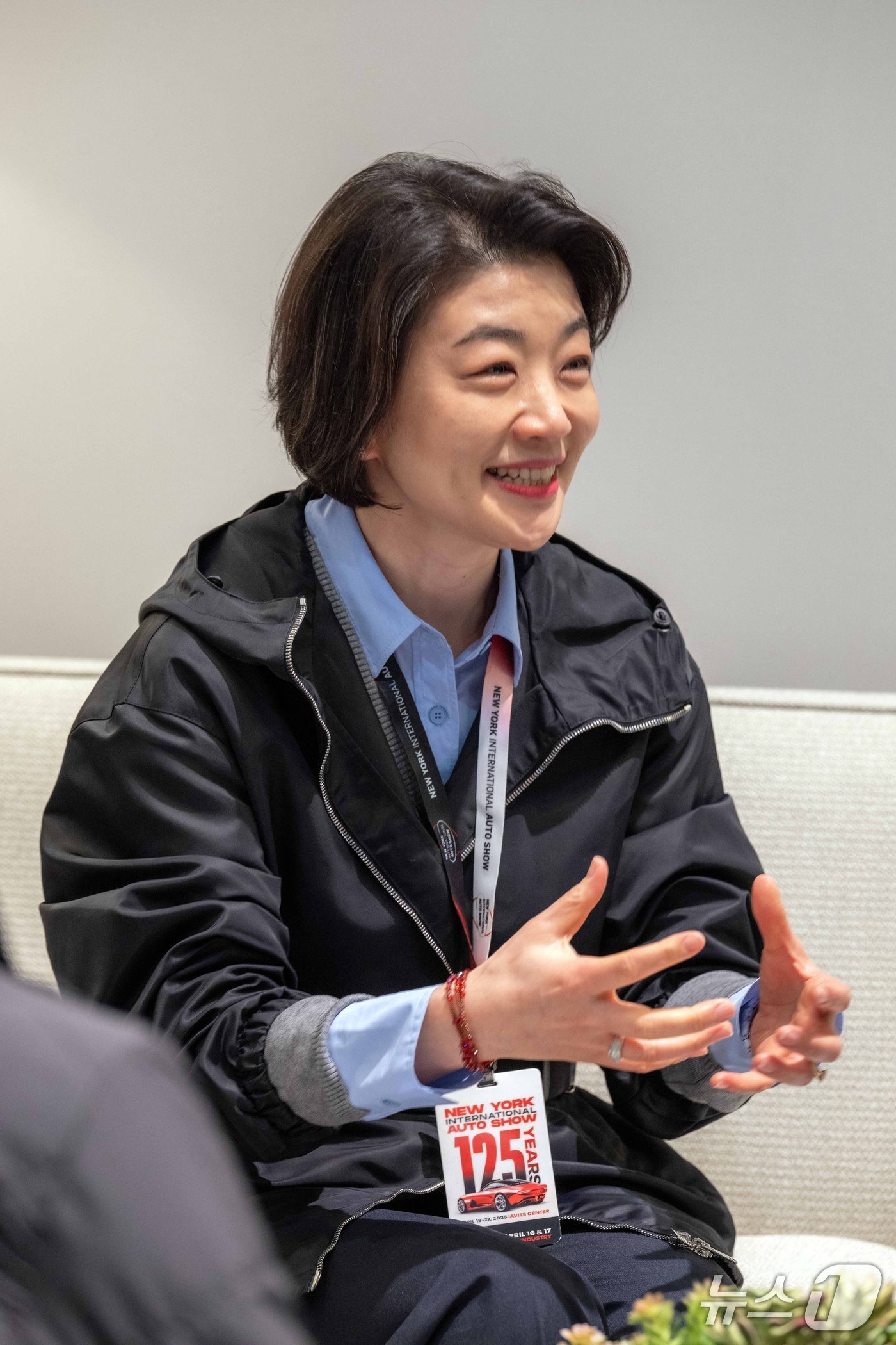 본문 이미지 -  현대차 HR본부장 김혜인 부사장이 16일&#40;현지시간&#41; 미국 뉴욕에서 한국 기자들과 만나 인터뷰를 하고 있다.&#40;현대차그룹 제공&#41;