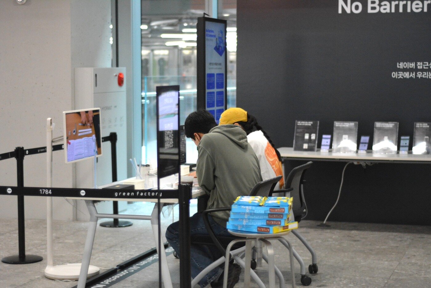 본문 이미지 - 장애인 디지털 접근성 체험 부스 &#40;네이버 제공&#41;