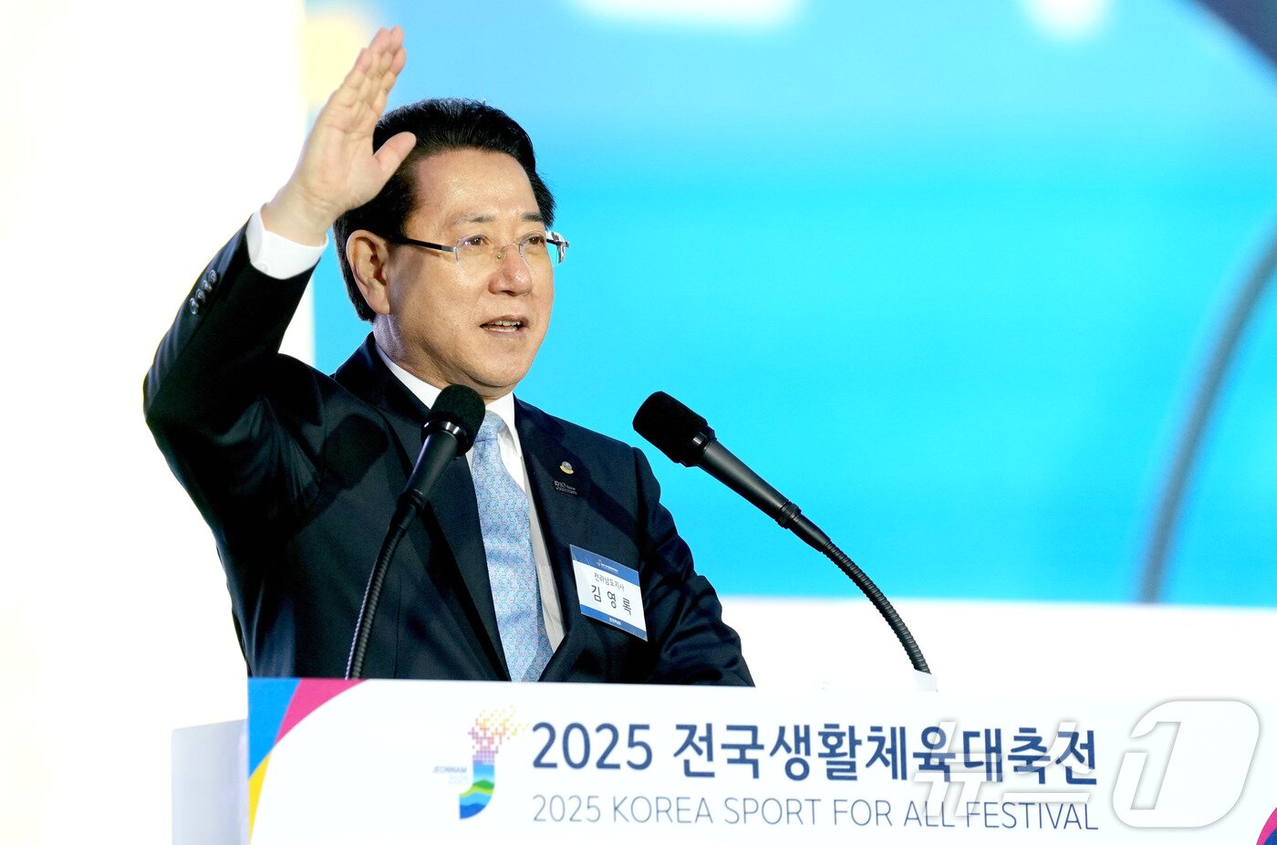 본문 이미지 - 김영록 전남지사가 25일 오후 목포종합경기장에서 열린 2025 전국생활체육대축전 개막식에서 환영사를 하고 있다.&#40;전남도 제공. 재배포 및 DB 금지&#41; 2025.4.25/뉴스1
