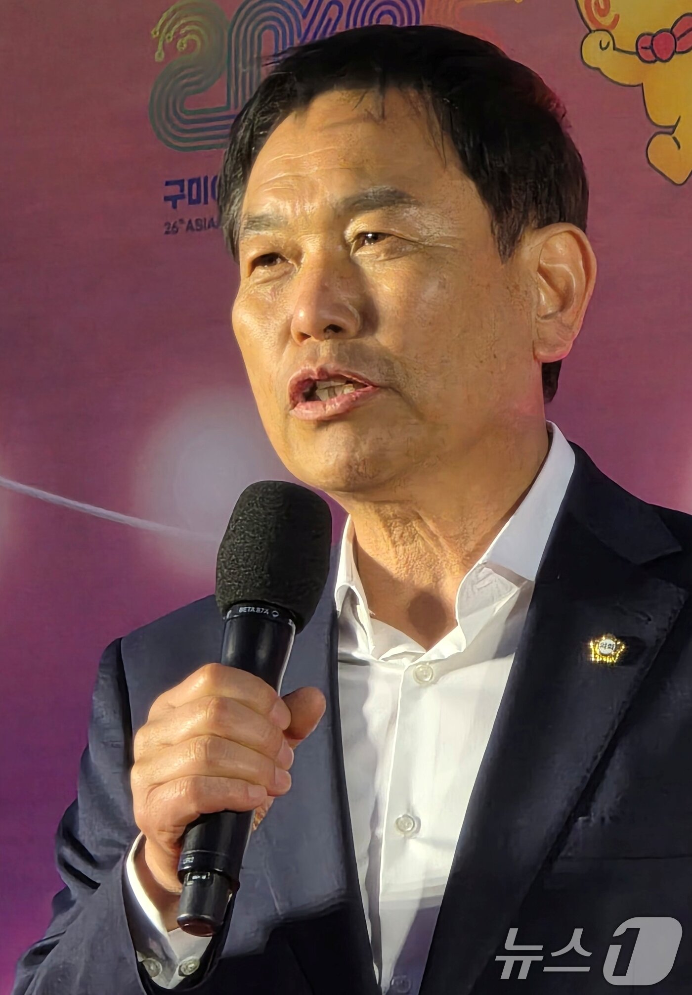 본문 이미지 - 25일 구미 새마을 중앙시장에서 열린 &#39;달달한 낭만 야시장&#39; 개장식에서 박교상 구미시의장이 인사말을 하고 있다. 2025.4.25/뉴스1 ⓒ News1 정우용 기자