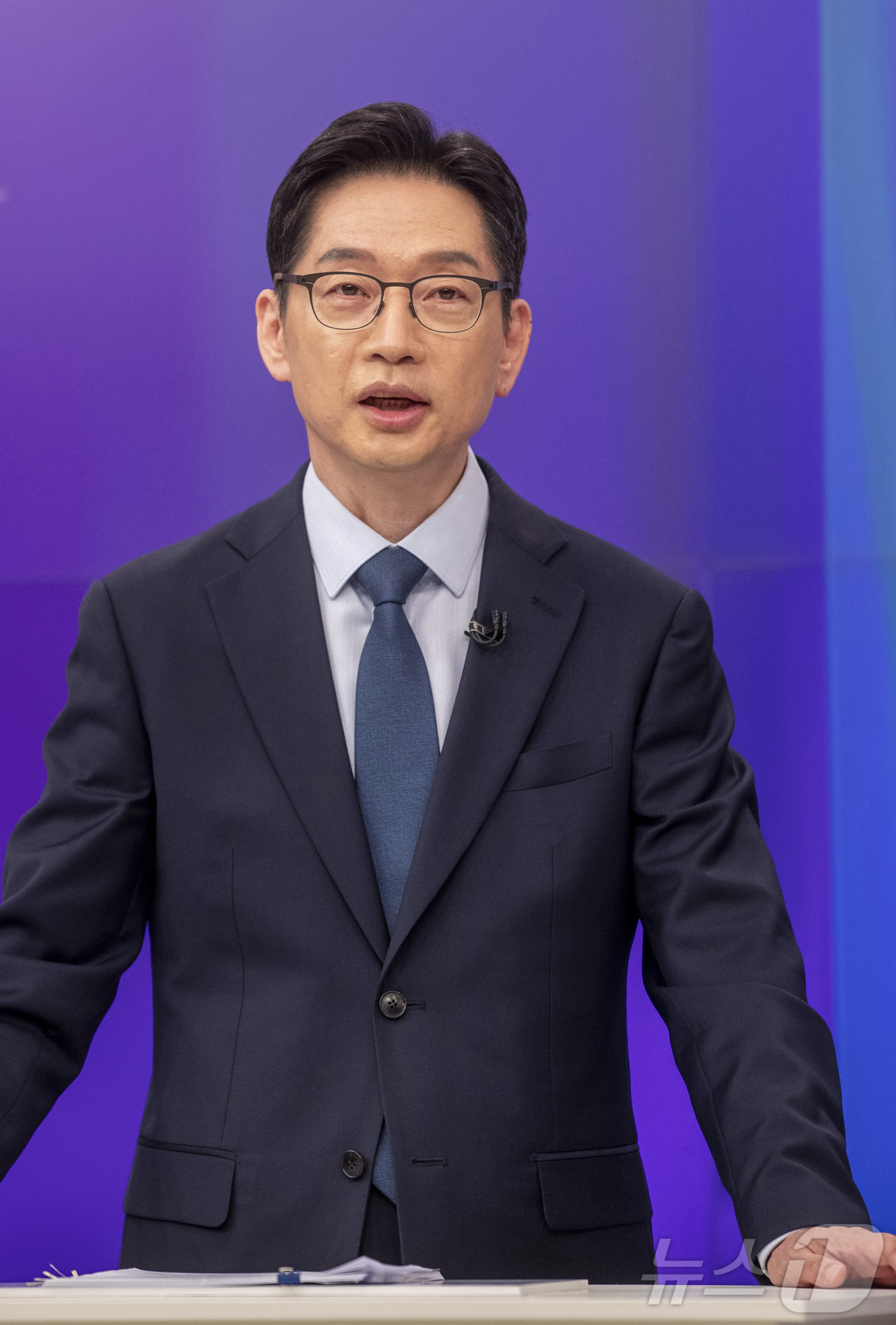 (서울=뉴스1) 국회사진취재단 = 김경수 더불어민주당 대선 경선 후보가 25일 서울 중구 티비조선 스튜디오에서 열린 더불어민주당 제21대 대통령 선거 경선 후보자 TV 토론회에서 …