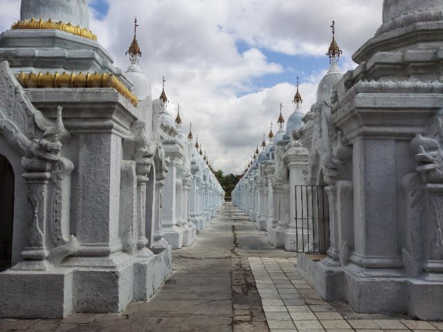 본문 이미지 - 석경을 안치한 미얀마의 &lt;쿠도도 파고다&gt;