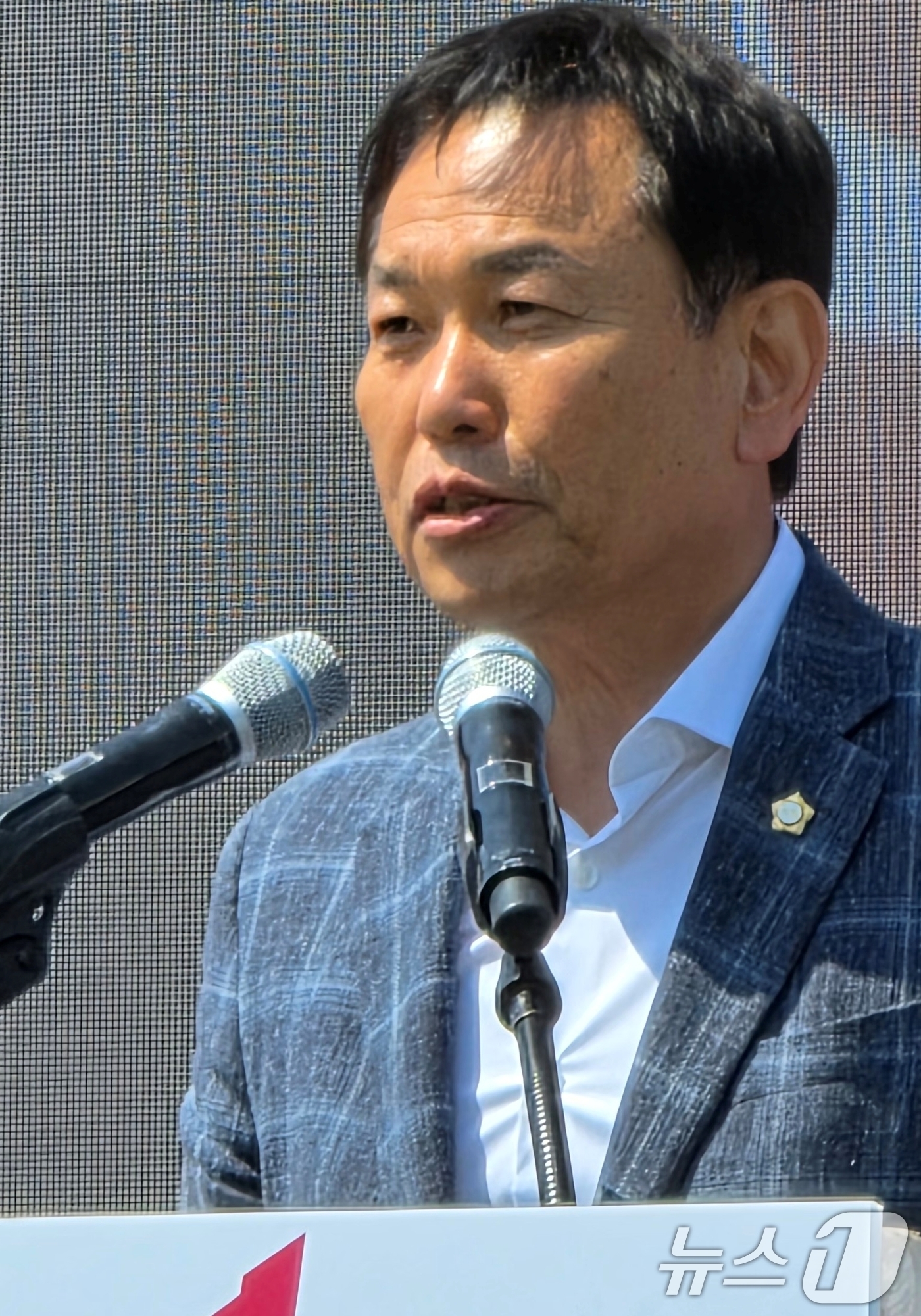 (구미=뉴스1) 정우용 기자 = 26일 구미 낙동강체육공원에서 열린 LG여성배구대회에서 박교상 구미시의장이 인사말을 하고 있다.구미 25개 읍·면·동 여성 배구팀들이 토너먼트 방식 …