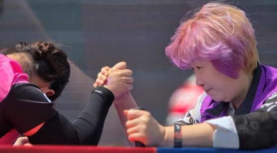LG여성배구대회 여자 팔씨름 경기