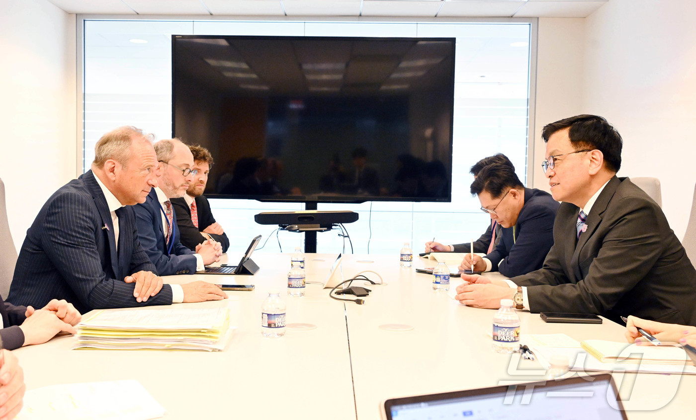 (서울=뉴스1) = 한-미 통상협의와 주요 20개국(G20) 재무장관회의 및 국제통화금융위원회 참석차 미국을 방문중인 최상목 경제부총리가 25일(현지시간) 국제통화기금(IMF)에서 …