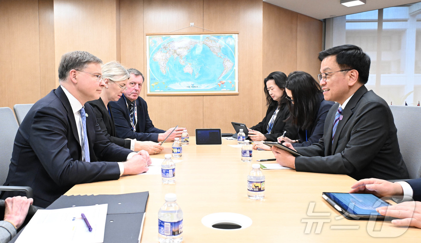 (서울=뉴스1) = 한-미 통상협의와 주요 20개국(G20) 재무장관회의 및 국제통화금융위원회 참석차 미국을 방문중인 최상목 경제부총리가 25일(현지시간) 국제통화기금(IMF)에서 …