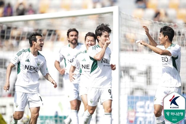 '전진우 8경기 8골' 전북, 수원FC에 2-1 승리…2위 도약