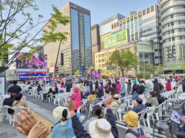 '尹파면' 3주째 찬반 집회…"法 대선 개입 그만"vs"윤 어게인"(종합)