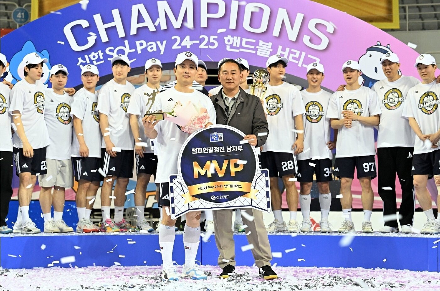 본문 이미지 -  챔프전 MVP를 받은 이한솔(H리그 제공)