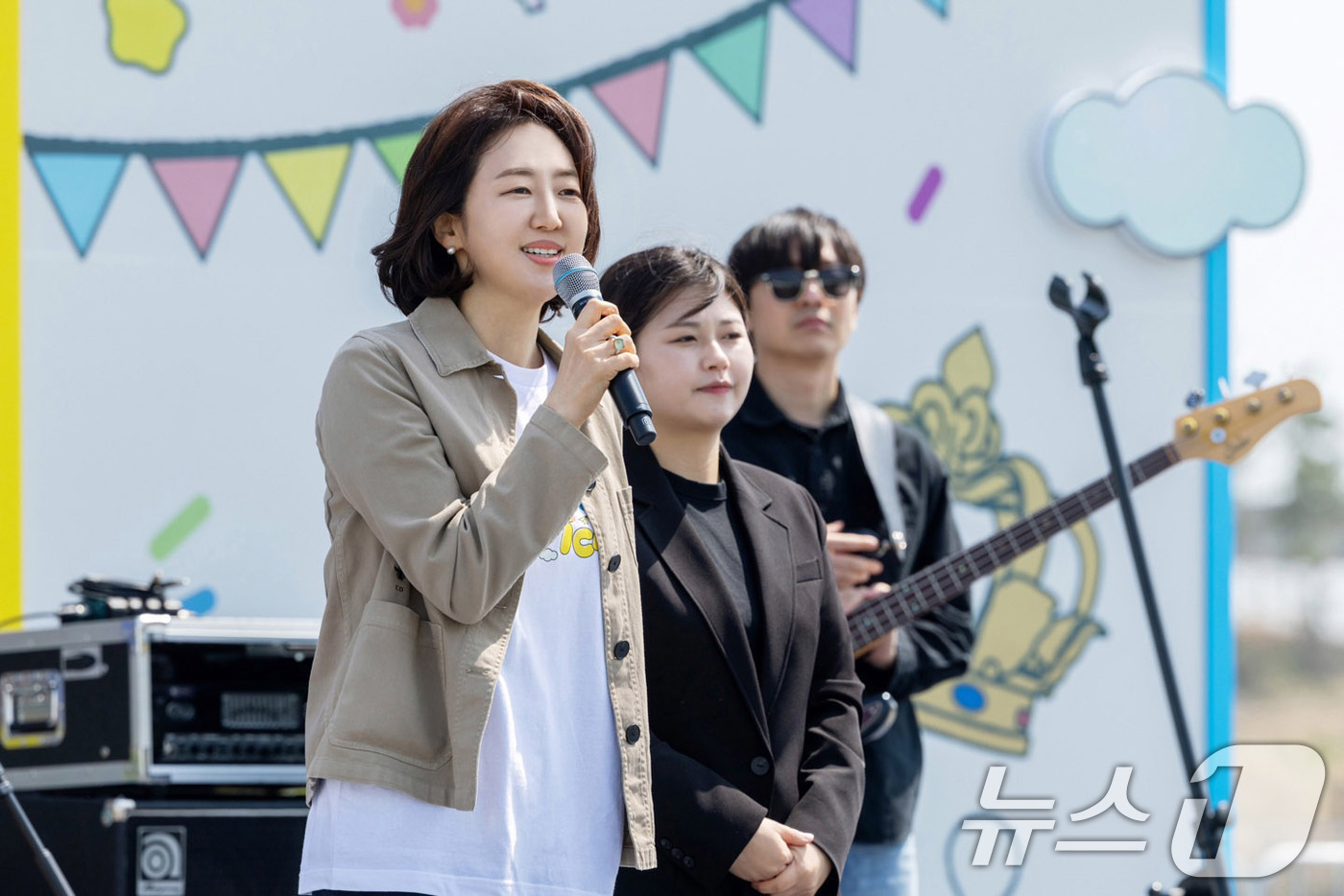 (서울=뉴스1) 박지혜 기자 = 최윤정 파라다이스복지재단 이사장이 지난26일 인천 영종도 파라다이스시티에서 열린 ‘제15회 아이소리축제’ 오프닝 행사에서 인사말을 있다.아이소리축제 …