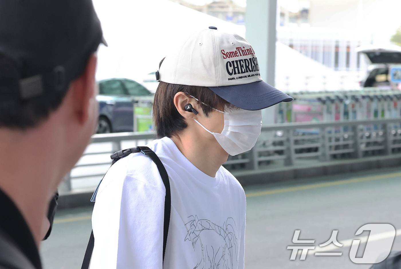 (인천공항=뉴스1) 장수영 기자 = 더보이즈 선우가 27일 오전 인천국제공항 제2터미널에서 대만 타이베이에서 열리는 'Supernova Vox 2025'에 참여하기 위해 출국하고 …