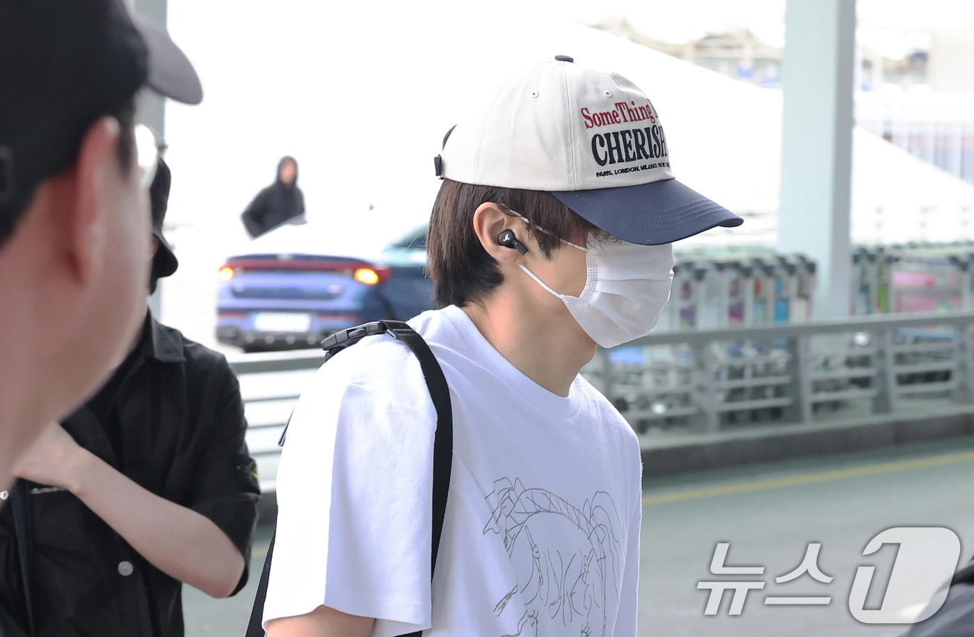 (인천공항=뉴스1) 장수영 기자 = 더보이즈 선우가 27일 오전 인천국제공항 제2터미널에서 대만 타이베이에서 열리는 'Supernova Vox 2025'에 참여하기 위해 출국하고 …
