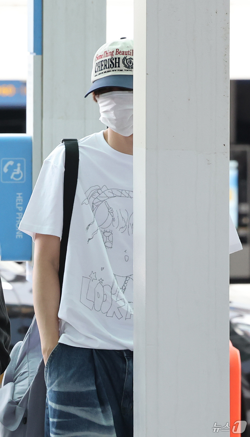 (인천공항=뉴스1) 장수영 기자 = 더보이즈 선우가 27일 오전 인천국제공항 제2터미널에서 대만 타이베이에서 열리는 'Supernova Vox 2025'에 참여하기 위해 출국하고 …