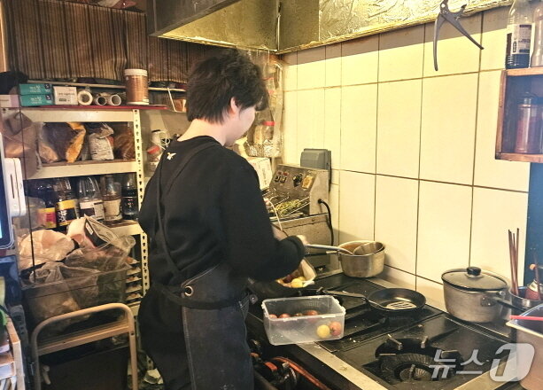 본문 이미지 - 요리하고 있는 백수의찬 장한나 대표/뉴스1 신준수 기