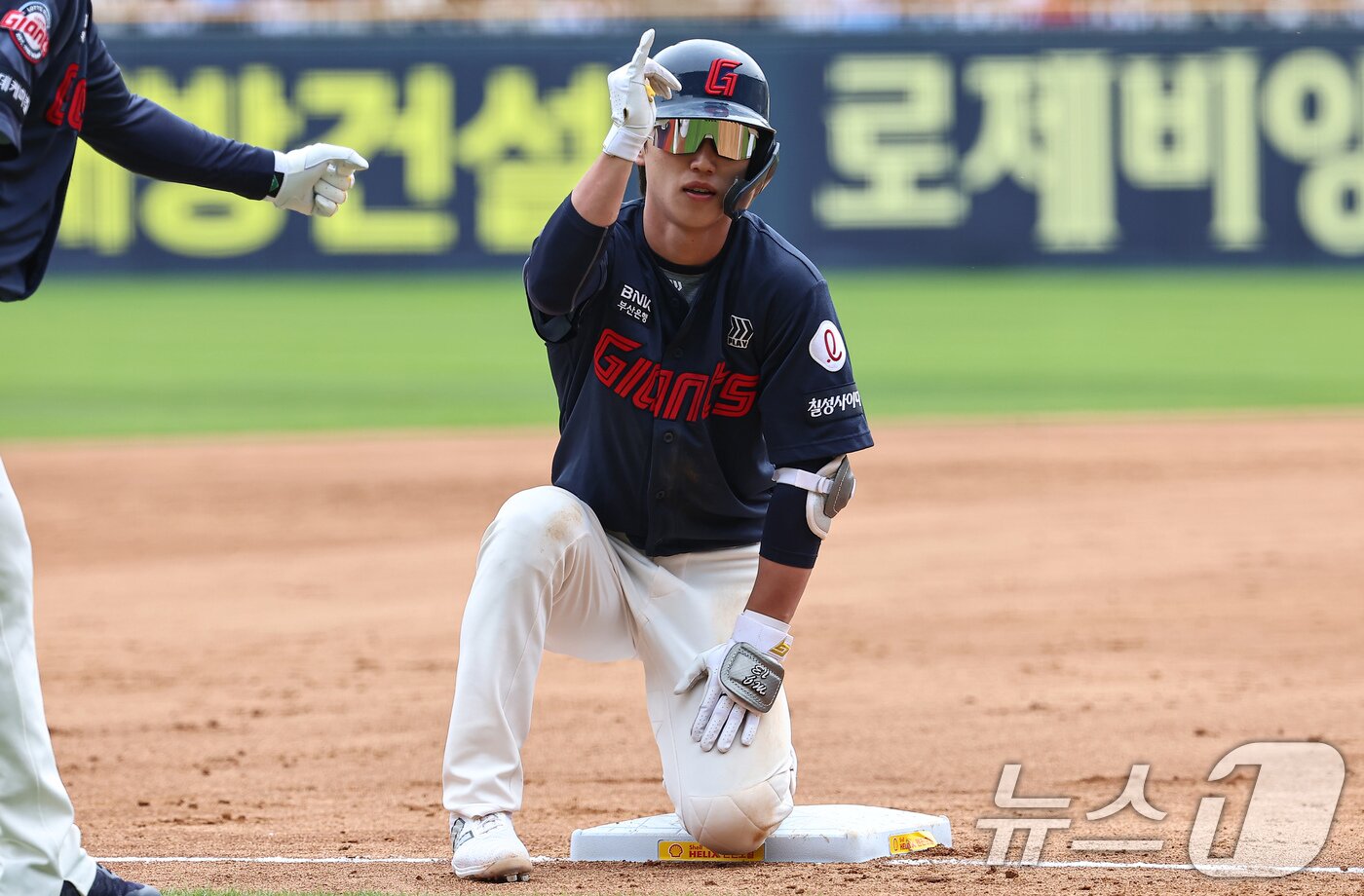 본문 이미지 - 롯데 자이언츠 전민재. 2025.4.27/뉴스1 ⓒ News1 김도우 기자