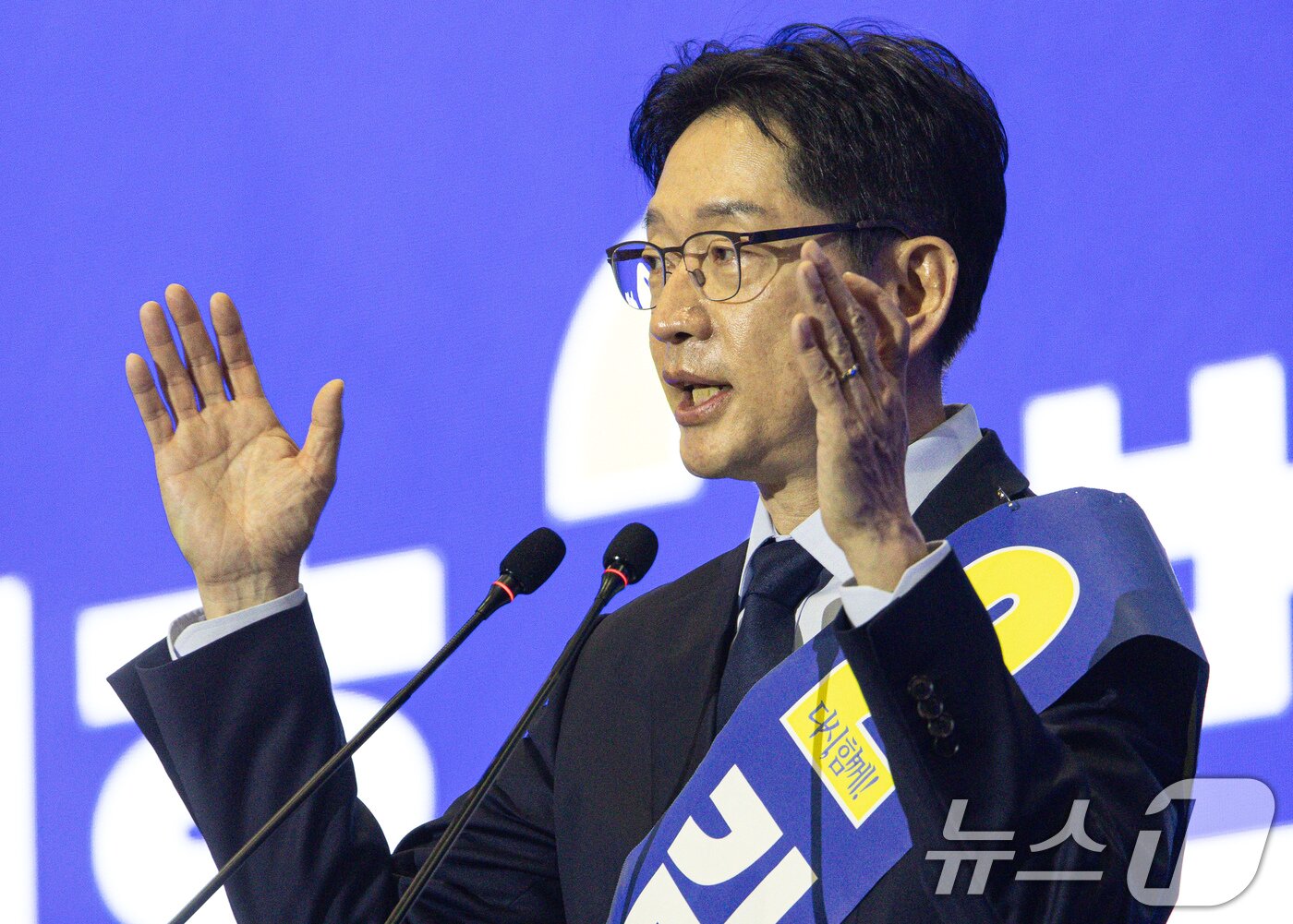 본문 이미지 - 김경수 더불어민주당 대선 경선 후보가 27일 경기 고양시 킨텍스에서 열린 수도권·강원·제주 합동연설회에 참석해 정견발표를 하고 있다. 2025.4.27/뉴스1 ⓒ News1 이재명 기자