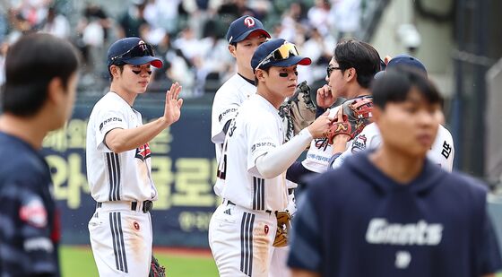 롯데에 대승 거둔 두산 베어스