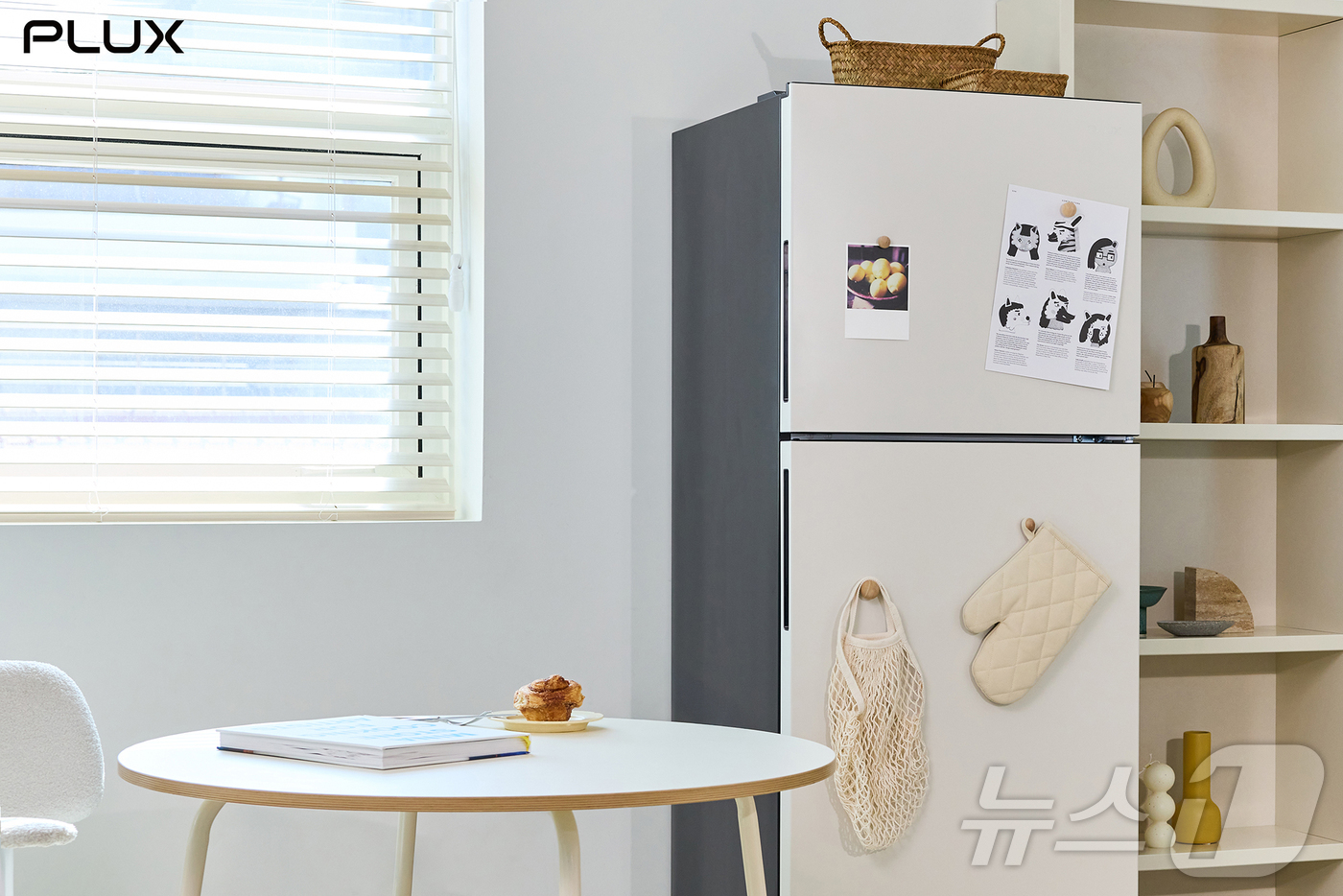 (서울=뉴스1) 김진환 기자 = 롯데하이마트가 롯데홈쇼핑을 통해 자체 브랜드(이하 PB) ‘PLUX’를 선보인다.오는 28일(월) ‘PLUX(플럭스) 330리터(L) 냉장고’ 판매 …