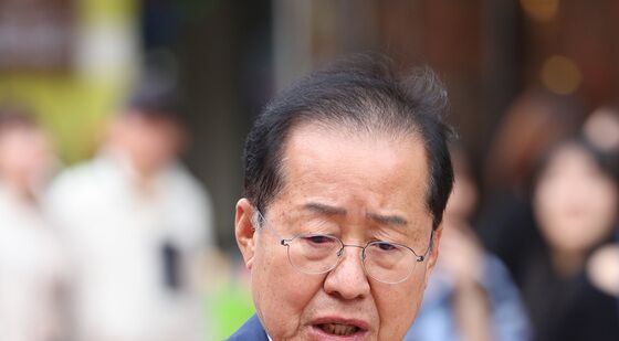 청년들 질문 답변하는 홍준표