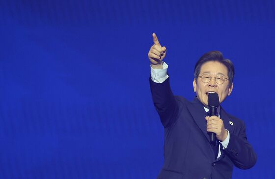 국힘 "이재명 무경쟁·무검증·무관심 추대식…오늘 맘껏 즐겨라"