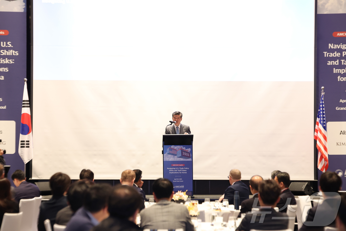 (서울=뉴스1) 김명섭 기자 = 제임스 김 주한미국상공회의소 (AMCHAM Korea) 회장이 28이 오전 서울 용산구 그랜드 하얏트 호텔에서 열린 미국 통상 정책 변화와 한국 산 …