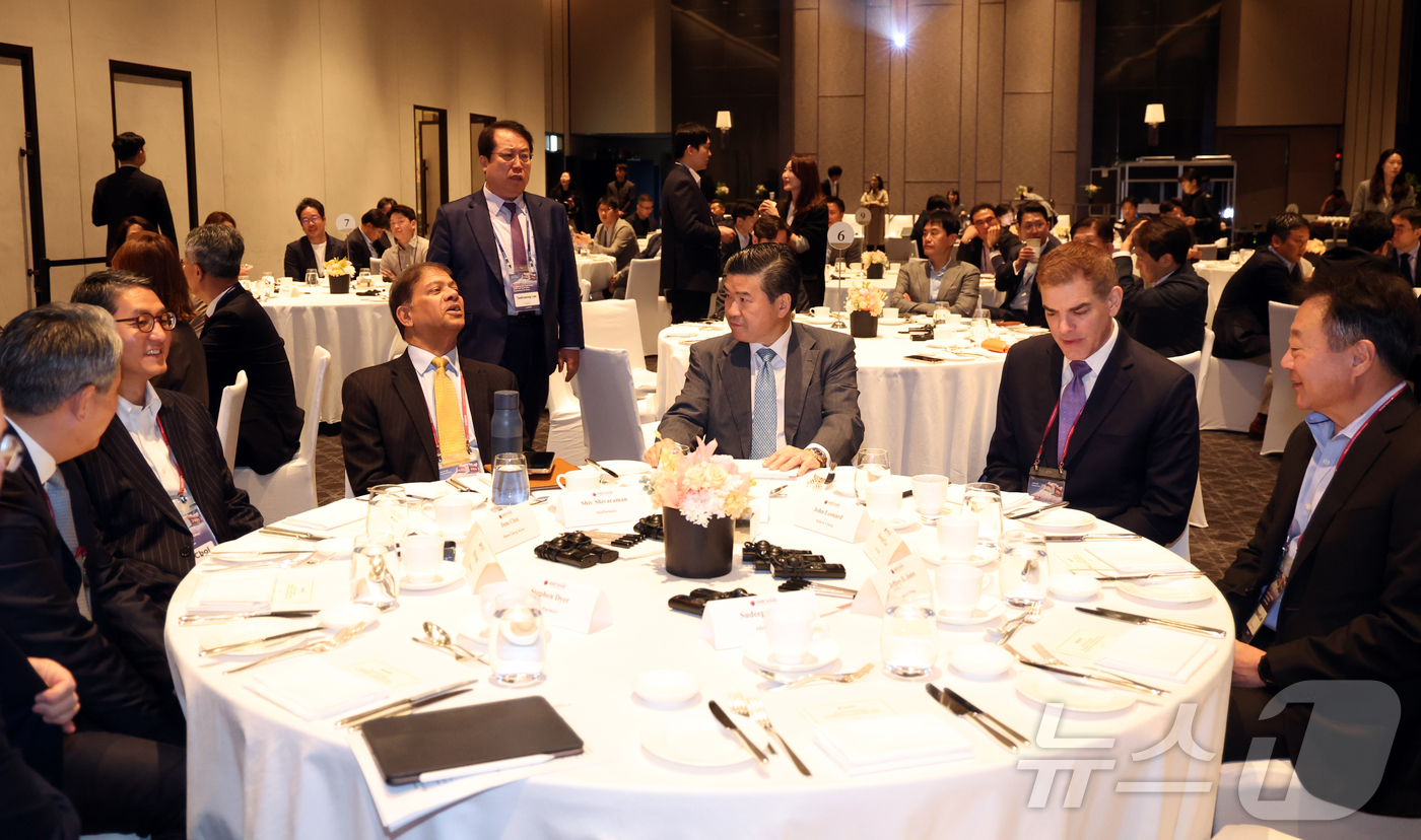 (서울=뉴스1) 김명섭 기자 = 제임스 김 주한미국상공회의소 (AMCHAM Korea) 회장이 28이 오전 서울 용산구 그랜드 하얏트 호텔에서 열린 미국 통상 정책 변화와 한국 산 …