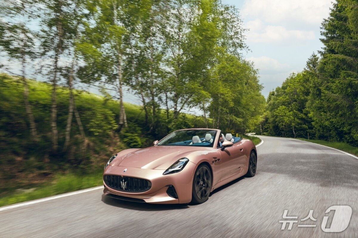 본문 이미지 - 마세라티 그란카브리오 폴고레.(마세라티 제공) 