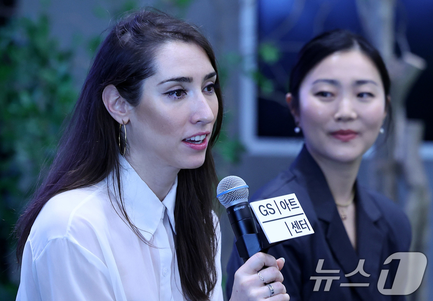 (서울=뉴스1) 박지혜 기자 = 안마클라다 살로몬 수석 무용수가 28일 서울 강남구 GS타워에서 열린 2025 GS아트센터 예술가들 시리즈 스페인 국립 플라멩코 발레단X마르코스 모 …