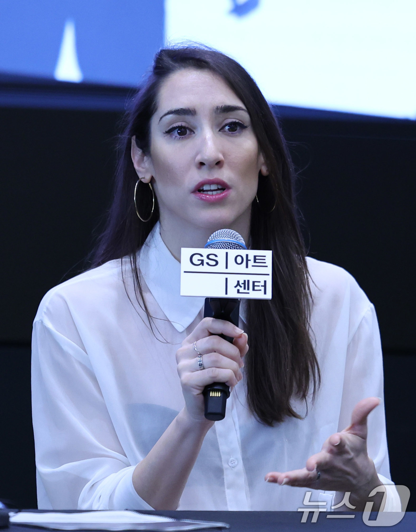 (서울=뉴스1) 박지혜 기자 = 안마클라다 살로몬 수석 무용수가 28일 서울 강남구 GS타워에서 열린 2025 GS아트센터 예술가들 시리즈 스페인 국립 플라멩코 발레단X마르코스 모 …