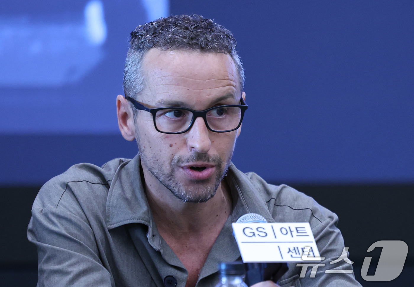 (서울=뉴스1) 박지혜 기자 = 미겔 앙헬 코르바초 안무가가 28일 서울 강남구 GS타워에서 열린 2025 GS아트센터 예술가들 시리즈 스페인 국립 플라멩코 발레단X마르코스 모라우 …