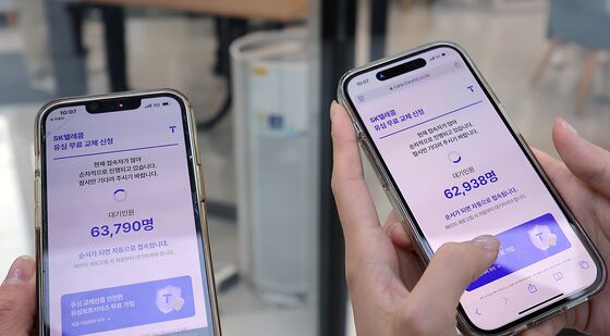 SKT 유심 무료 교체 시작 첫날…온라인 신청 페이지도 6만 명 대기