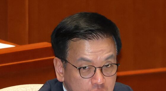 답변하는 최상목 부총리