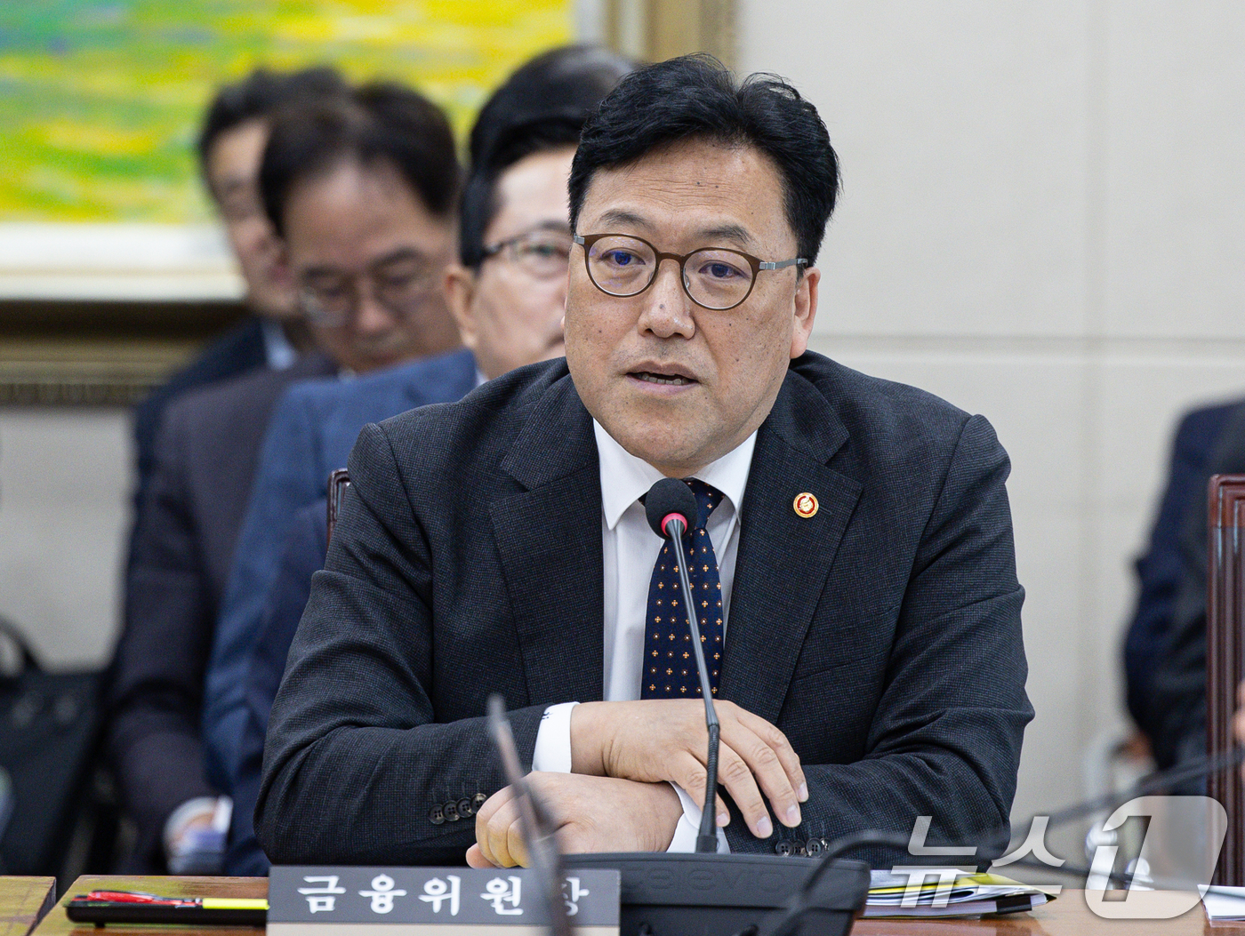 (서울=뉴스1) 이재명 기자 = 김병환 금융위원회 위원장이 28일 오전 서울 여의도 국회에서 열린 제424회 국회(임시회) 정무위원회 제1차 전체회의에서 의원 질의에 답변하고 있다 …
