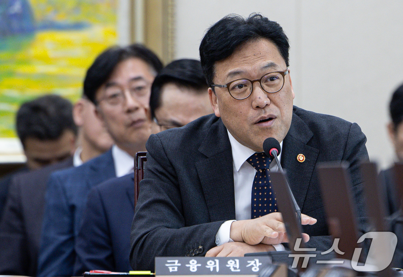(서울=뉴스1) 이재명 기자 = 김병환 금융위원회 위원장이 28일 오전 서울 여의도 국회에서 열린 제424회 국회(임시회) 정무위원회 제1차 전체회의에서 의원 질의에 답변하고 있다 …
