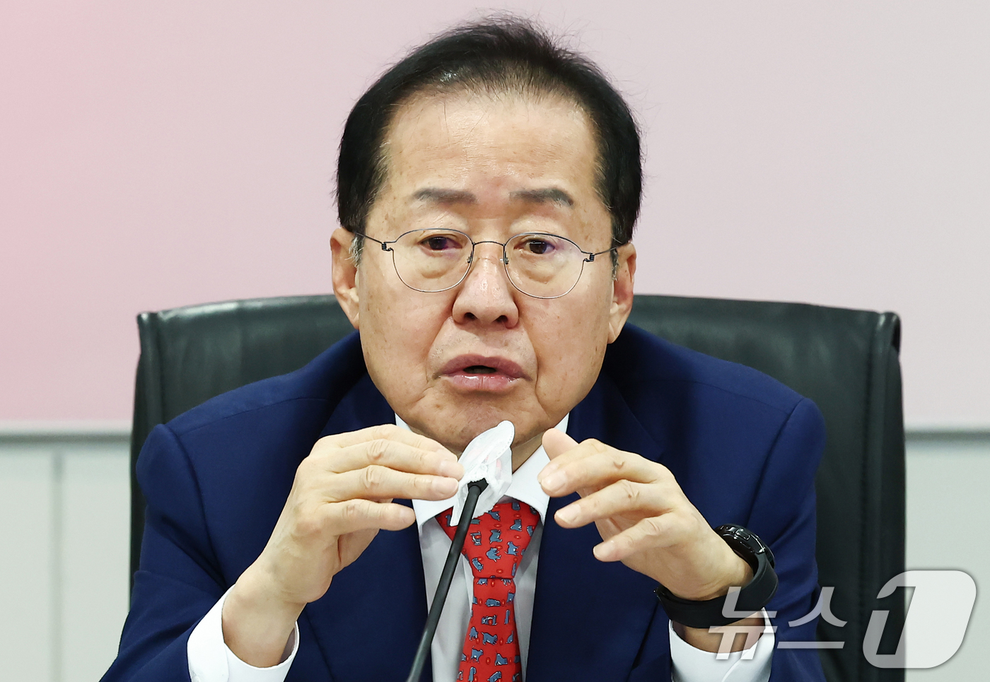 (서울=뉴스1) 김민지 기자 = 홍준표 국민의힘 대선 경선 후보가 28일 오전 서울 여의도 중소기업중앙회에서 열린 중소기업인과의 간담회에서 발언하고 있다. 2025.4.28/뉴스1 …