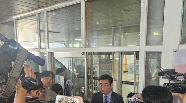 흉기 난동 현장 찾은 충북교육감
