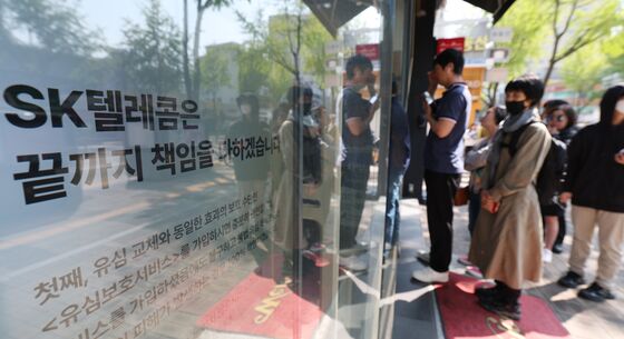 SKT 유심 교체 첫날, 가입자 2만5000명 이탈…1만6500명 KT로