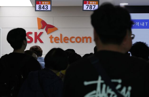 전국서 'SKT 유심 대란'…공항·대리점 북새통에 고객 불만 폭발(종합)