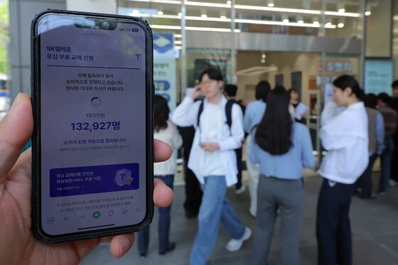 'SKT 해킹 사건 '혼란 가중…편의점 알뜰폰 유심 판매 급증