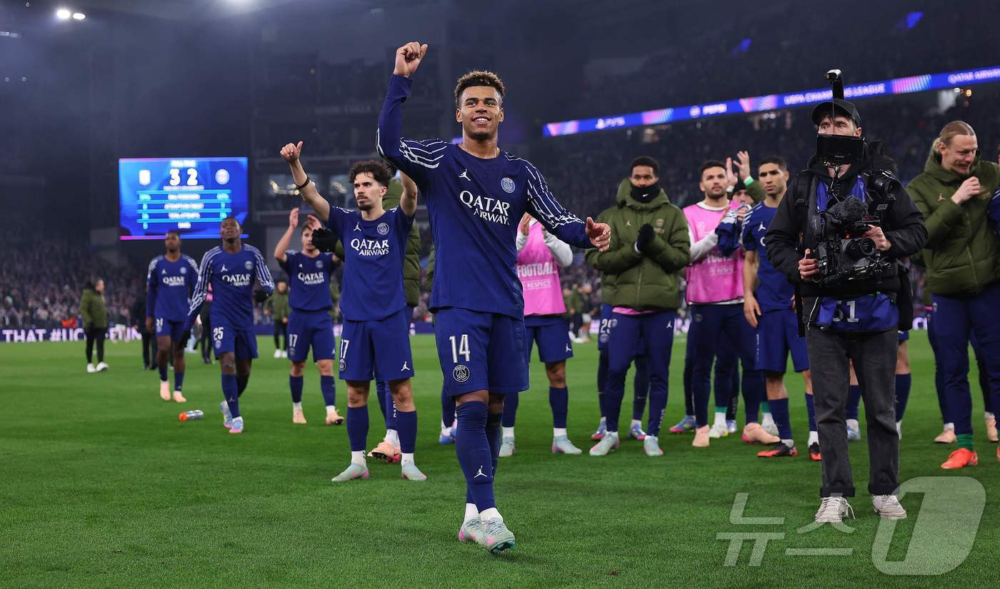 본문 이미지 - PSG가 아스널 안방에서 승전고를 울리는 순간, 이강인은 필드에 없었다. ⓒ AFP=뉴스1