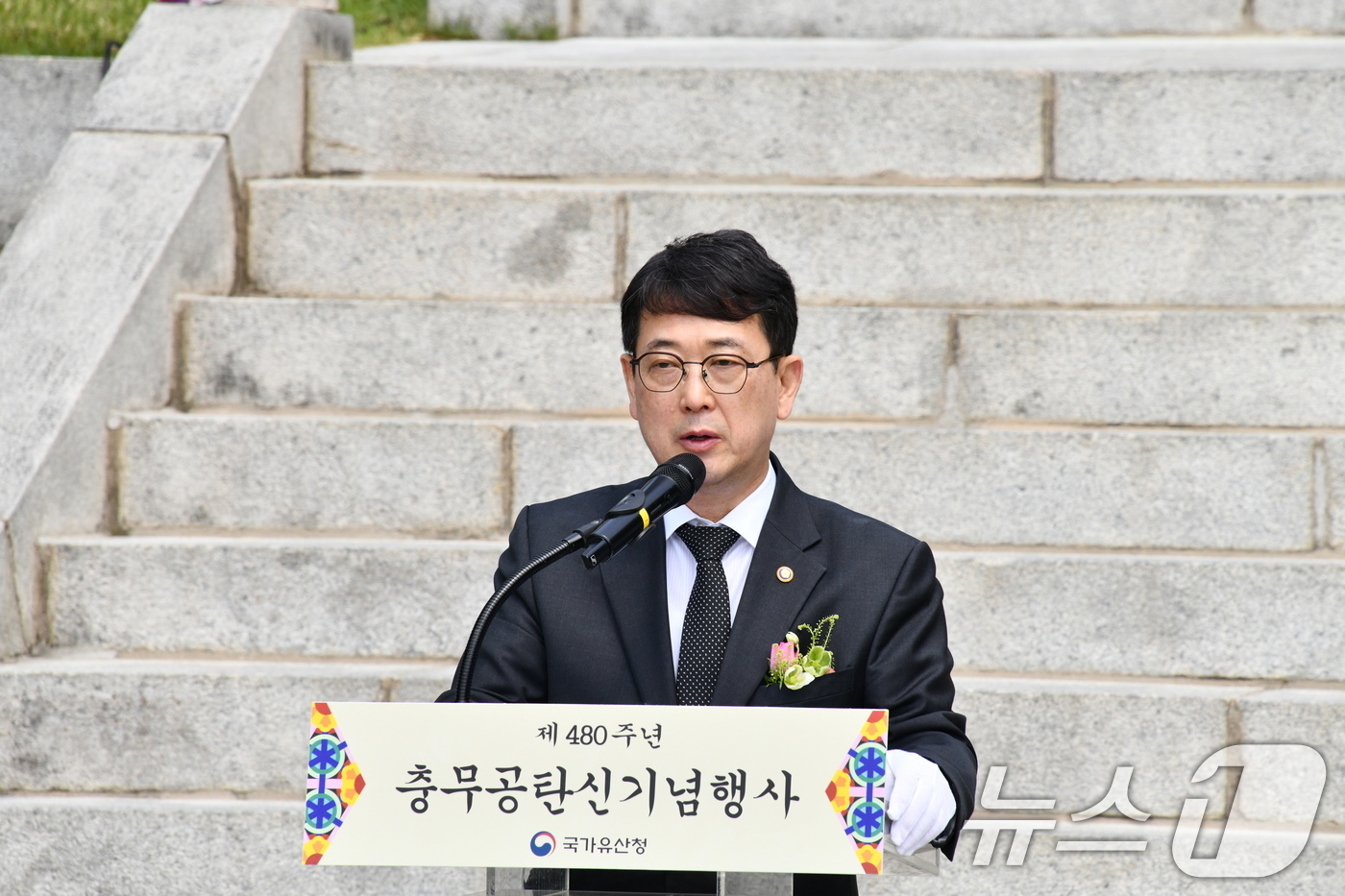 (서울=뉴스1) = 최응천 국가유산청장이 28일 충남 아산 현충사에서 개최된 충무공 이순신 장군 탄신 제480주년 다례제에 참석해 인사말을 하고 있다. (국가유산청 제공. 재판매 …
